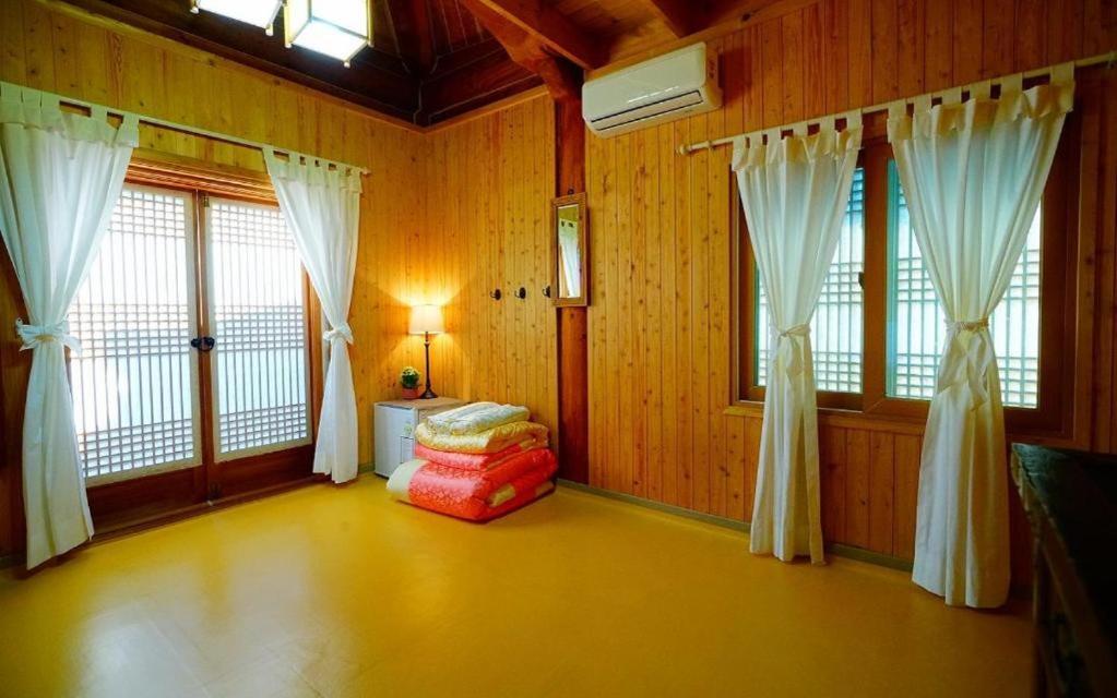 Full Of Love Guesthouse Jeonju Ngoại thất bức ảnh