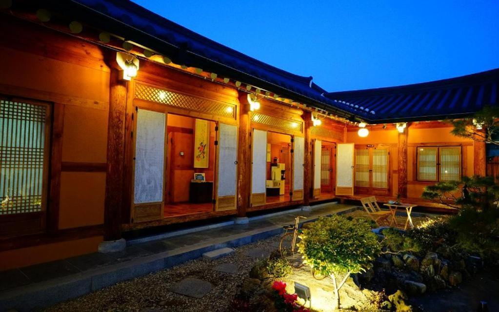 Full Of Love Guesthouse Jeonju Ngoại thất bức ảnh